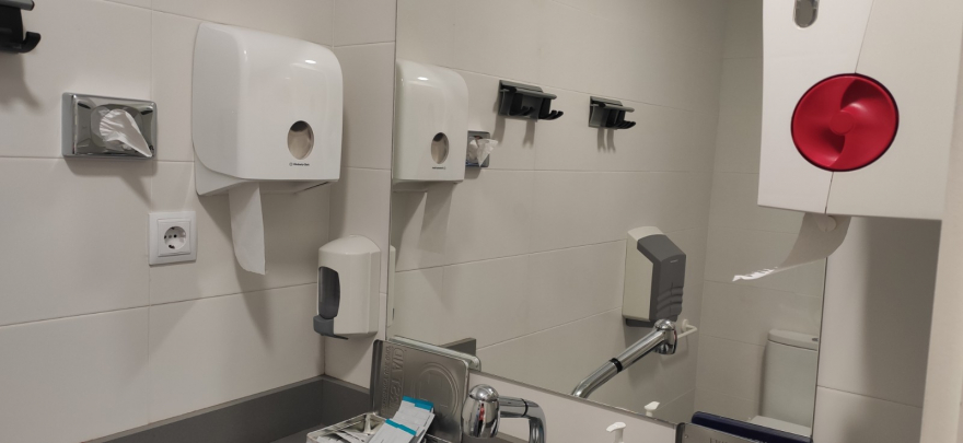 L’Hospital Universitari MútuaTerrassa disposa d’un lavabo adaptat per a persones ostomitzades