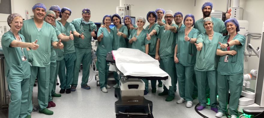 El Hospital Universitario MútuaTerrassa realiza la intervención número 100 con el robot HUGO RAS