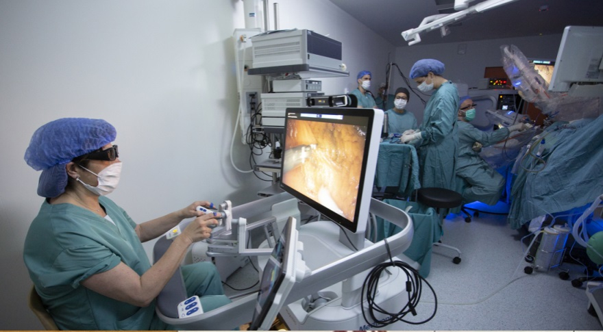 La Unidad de Coloproctología publica un artículo sobre procedimientos colorectales con el nuevo sistema Hugo™ RAS